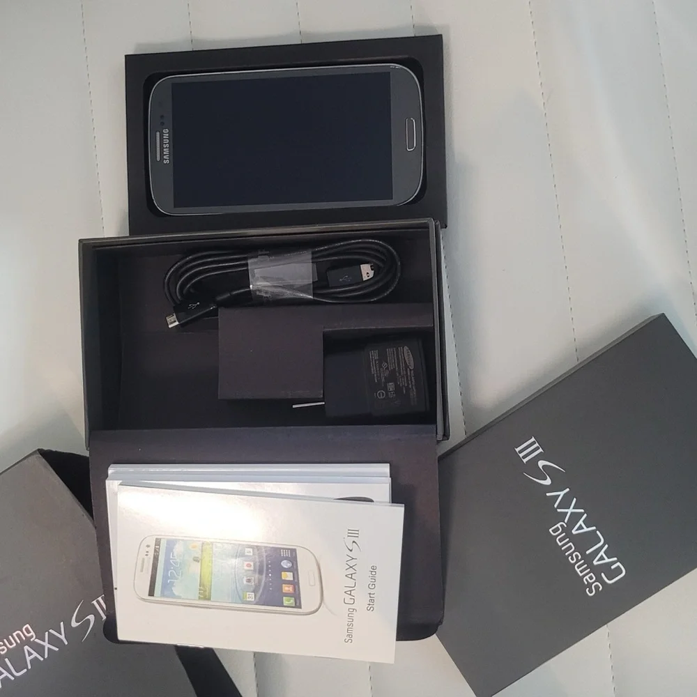 Samsung Black Galaxy w Large Touchscreen complete w box & booklets, charger.